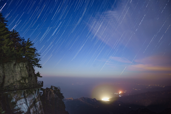 尧山雨夜星轨--陈新伟--13503418587.jpg